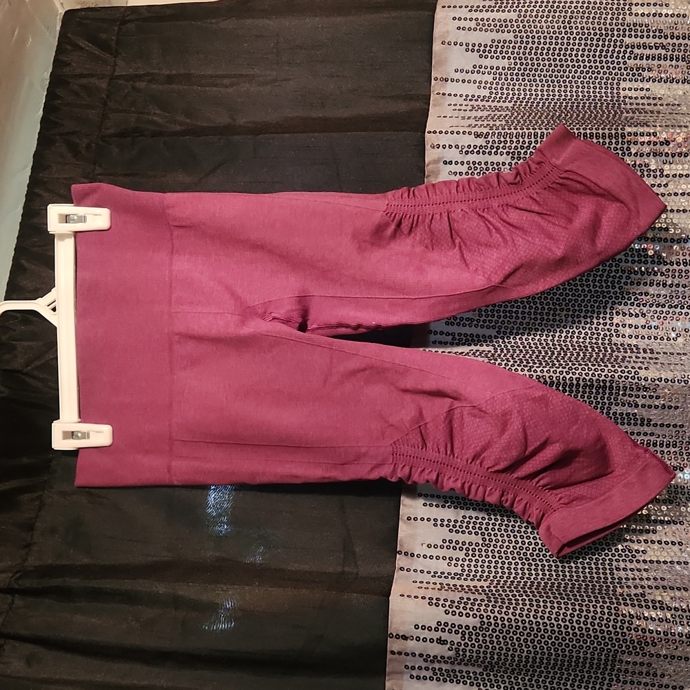 🟣LULULEMON CROPPED LEGGINGS